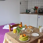 Ξενοδοχείο με διαμερίσματα Helen 3*