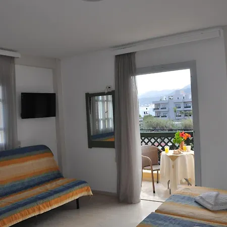 Helen Apartahotel
