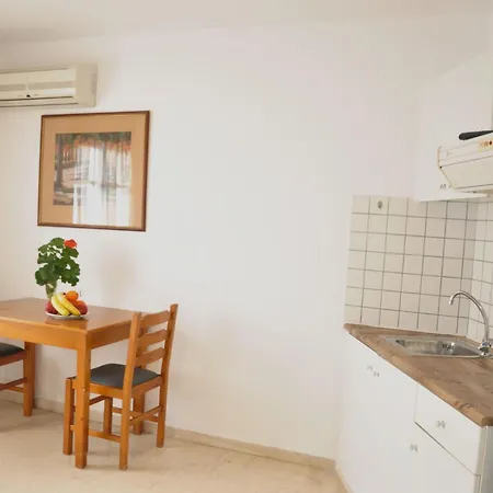 Апарт-отель Helen 3*