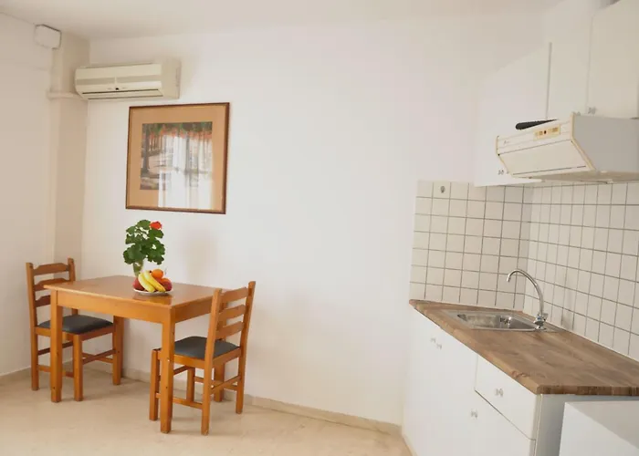 Apartmanhotel Helen 3*